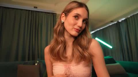 Snapshot of aurora_the_ballerina chatting on February 10, 6:42 am Aurora online show from February 10, 6:42 am
