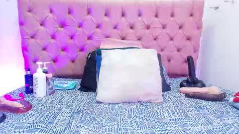 auroraa_miller online show from October 2, 12:04 pm