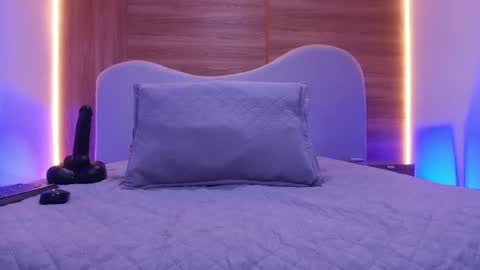 auroraa_miller online show from April 21, 3:02 am