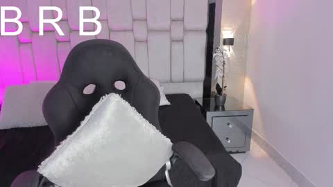 Aurora  online show from October 21, 8:45 pm