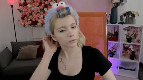 aurorawrenfield online show from March 5, 4:43 am