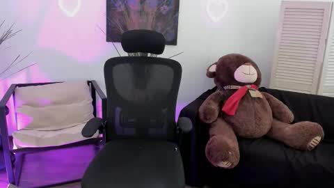 aurorawrenfield online show from March 12, 10:08 am