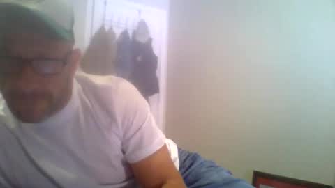 Snapshot of aussieguy59660 chatting on October 23, 12:39 pm aussieguy59660 online show from October 23, 12:39 pm