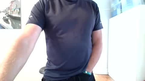 aussiemaninmelbourne online show from April 4, 12:17 am