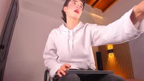 austin_rouse online show from December 4, 8:41 pm