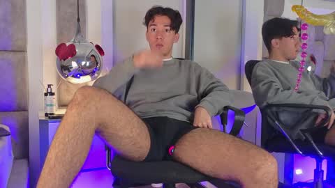 austinreeds online show from April 3, 1:51 pm