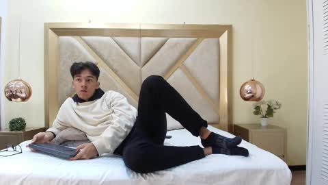 austinreeds online show from October 30, 12:28 pm