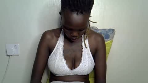 autumnbeagle online show from November 28, 9:38 am