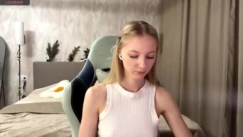 Annie online show from December 17, 2:13 pm