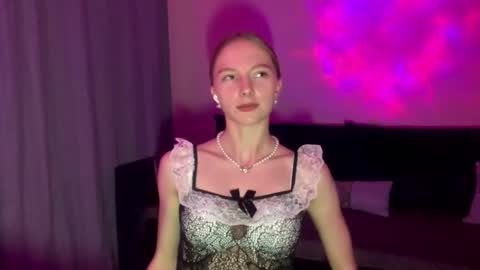 Annie online show from September 9, 6:30 pm