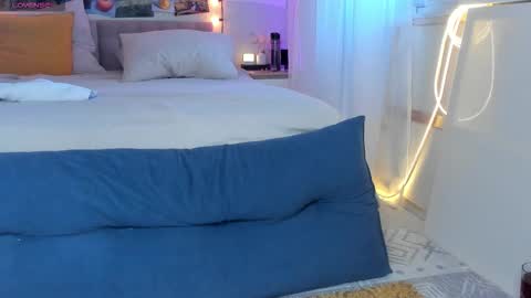 Snapshot of ava_athena chatting on October 5, 6:22 am Ava online show from October 5, 6:22 am
