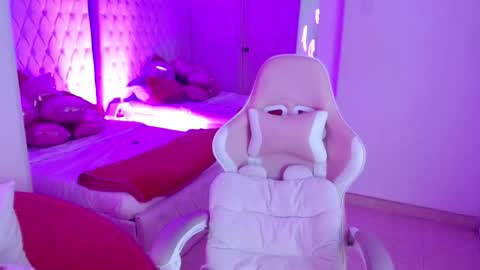 AVA online show from February 12, 1:26 pm