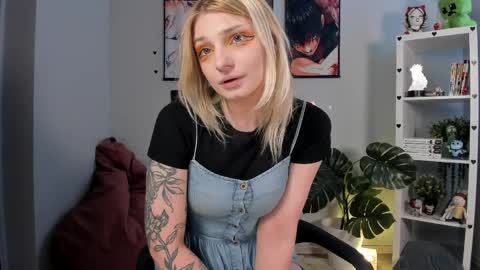 Ava online show from April 12, 2:21 pm