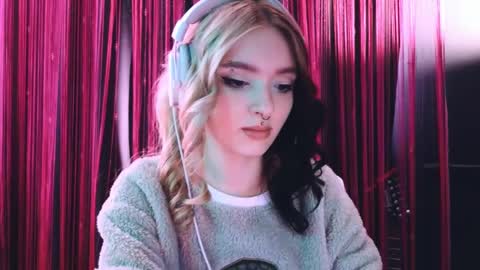 Avriel online show from March 11, 5:35 am