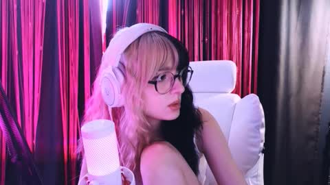 Avriel online show from February 22, 3:32 am