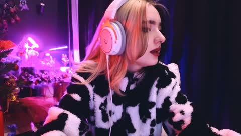 Avriel online show from January 17, 1:57 am