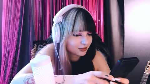 Avriel online show from September 11, 5:09 am