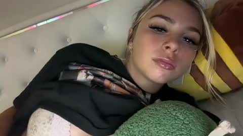 avocadotoocute online show from July 15, 2:28 am