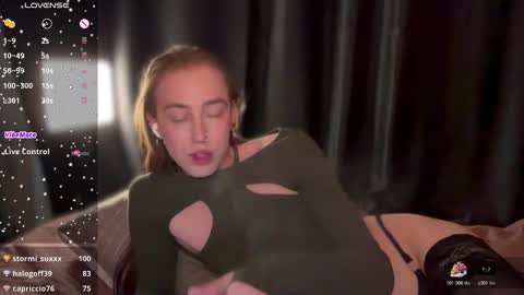 avril_pearly_ online show from February 24, 12:41 pm