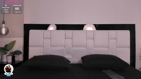   online show from March 3, 12:23 pm