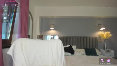 Jolie online show from October 31, 8:04 am