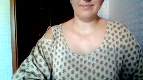 awesomeladyy online show from August 6, 7:39 am
