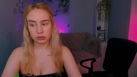 monica online show from October 4, 7:11 pm