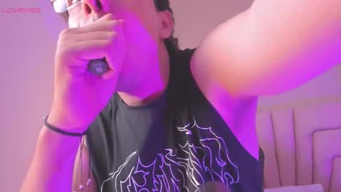 Yooung King  online show from February 10, 11:24 am