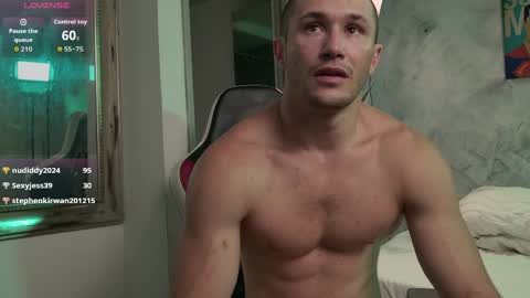 Axel Fairchaild online show from April 4, 2:02 pm