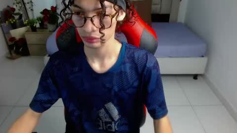Axel online show from May 23, 1:23 am