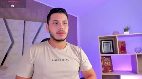 axel_grey_ online show from April 18, 7:07 pm