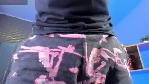 axel_grey_ online show from April 7, 12:51 pm