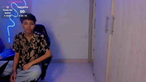 Axel online show from April 8, 5:38 pm