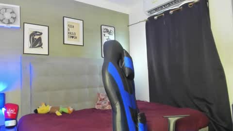 Snapshot of axel_silva3 chatting on October 19, 12:32 pm AXEL SILVA online show from October 19, 12:32 pm