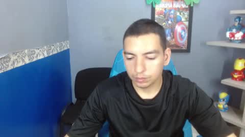 axel_stones_ online show from November 3, 2:07 pm