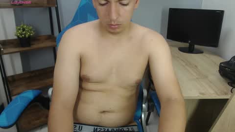 axel_stones_ online show from October 21, 2:32 pm