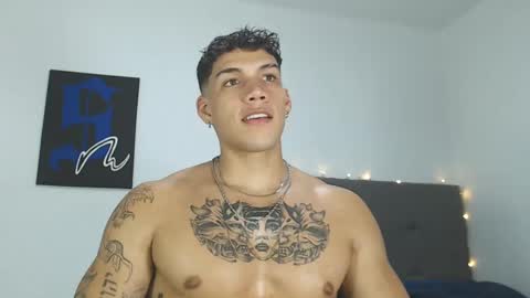 Snapshot of axel_taylor21 chatting on December 19, 5:29 am INDEPENDENT MODEL  online show from December 19, 5:29 am