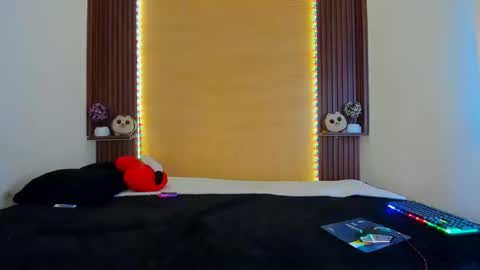 axelfox_ online show from March 12, 3:07 pm