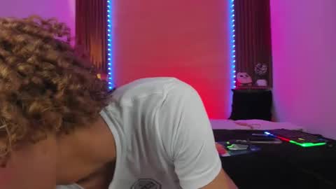 axelfox_ online show from February 27, 1:08 am