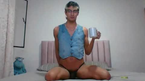 Axel  online show from December 13, 1:48 am