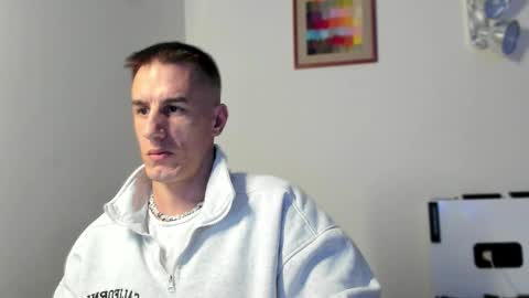 Axl online show from December 20, 1:01 am