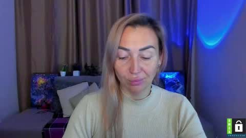 Jully online show from November 22, 6:39 pm