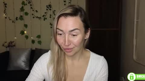 Jully online show from December 14, 8:04 pm