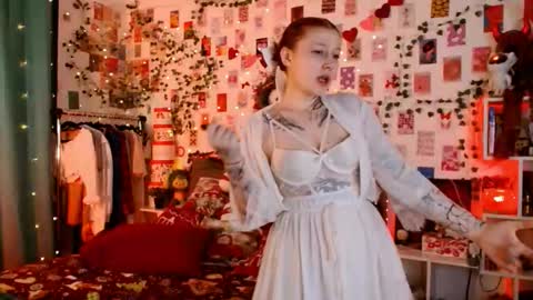 Ayla hill online show from January 12, 9:00 pm