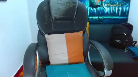 Aylen  online show from February 21, 4:16 pm