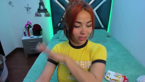 Snapshot of aylin_diazz chatting on September 21, 2:43 pm Aylin online show from September 21, 2:43 pm