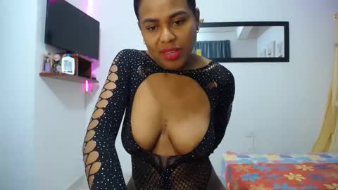 Snapshot of aynaraross1 chatting on February 27, 4:02 am aynaraross1 online show from February 27, 4:02 am