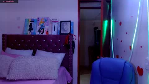 Snapshot of azamy_12 chatting on February 23, 10:42 pm Amanda online show from February 23, 10:42 pm