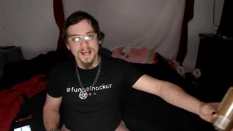 azazel_pyro online show from November 3, 4:46 am