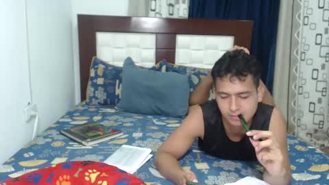 Snapshot of aziel_pantoja chatting on October 24, 10:54 pm Aziel Pantoja online show from October 24, 10:54 pm